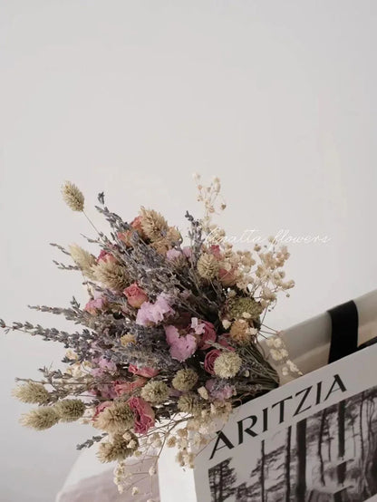 Dried Natural Lavender Bouquet – Elegant & Timeless Floral Décor